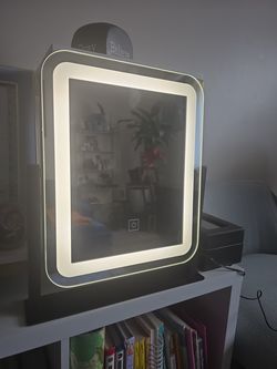 LED LIGHTED MAKEUP MIRROR