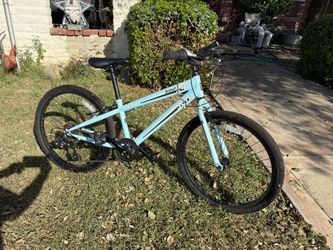 24’ Sun Mountain Bike like new