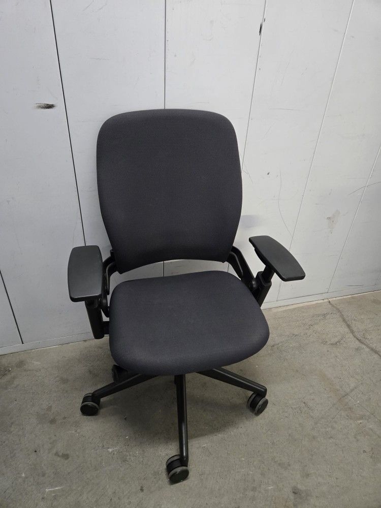 Steelcase Leap V2 $ 260