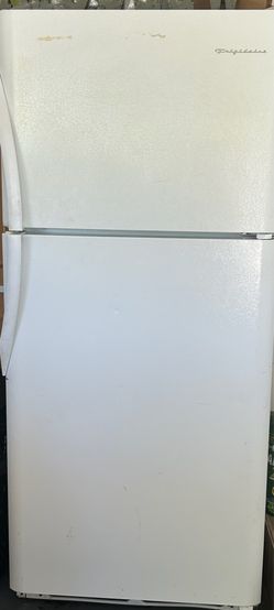 Frigidaire Top-Freezer Refrigerator White