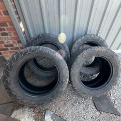 Toyo tires 305/55/20
