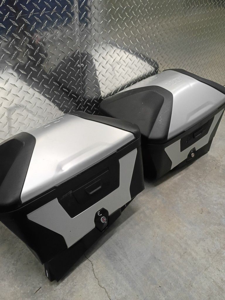 KTM TOURING TOP CASES. NO KEYS!!!