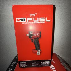 M18 FUEI MILWAUKEE IMPACT DRILL