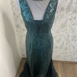 BCGB Maxazria Green Long Gown Sequins Mermaid Formal Size 0 4