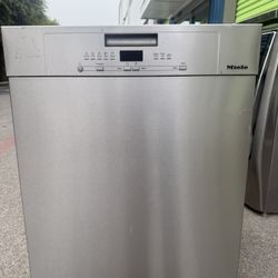 Miele Built-In Dishwasher – Stainless Steel