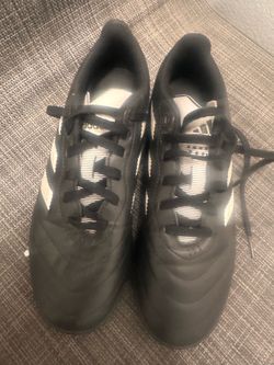 Adidas Soccer indoor boys size 5.5