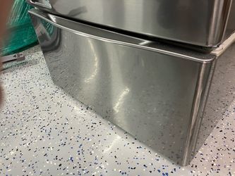 LG Washer base pedestal. Great condition