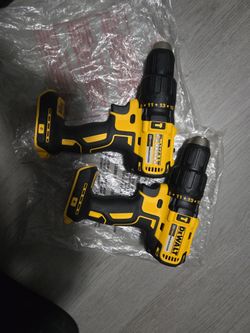 DEWALT 20VMAX BRUSHLESS TORQUE DCD778 1/2"(13MM) CORDLESS HAMMERDRILL/DRILL DRIVER (TOOL ONLY) PRICE IS FIRM $120  EACH 