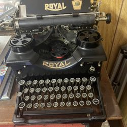 Royal Typewriter 10