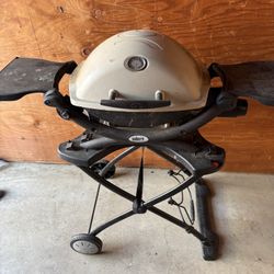 Weber Q1000 Grill With Stand And Cover