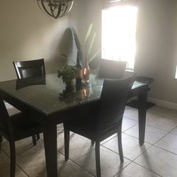 Kitchen Table, With 4 Chairs.