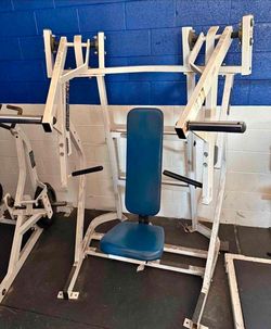 Hammer strength iso bench gym equipment exercise fitness plate loaded weight machine