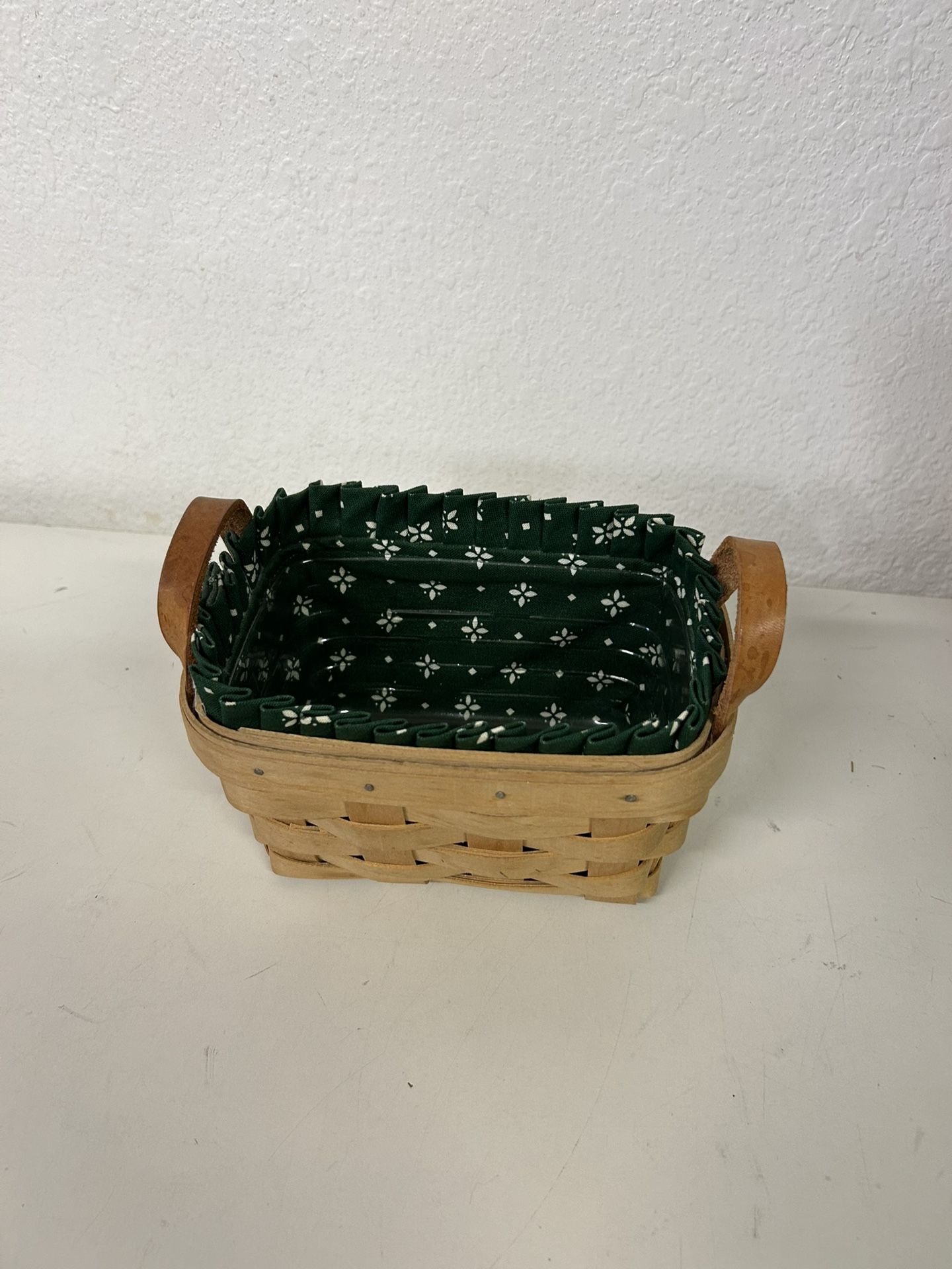 Vintage Longaberger Basket w/Liner & Cloth