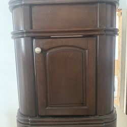 Vanity With Sink And Faucet 