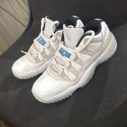 Jordan 11 Retro Low Legend Blue 