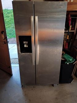 REFRIGERATOR WITH ICE MAKER