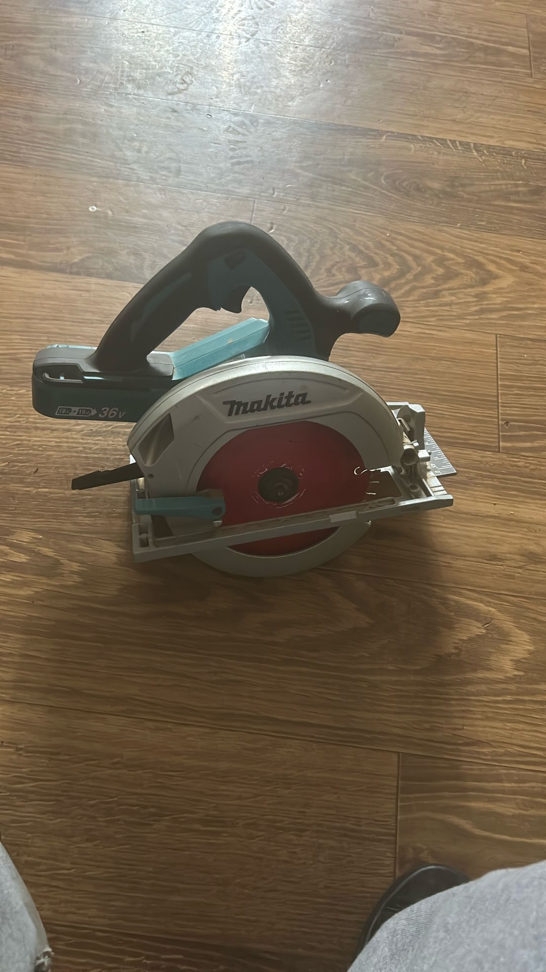 sierra circular inalámbrica makita 18v