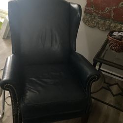 Leather Recliner Blue Nice!!!! No Rips Clean 