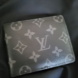 Louis Vuitton, Gucci Wallets