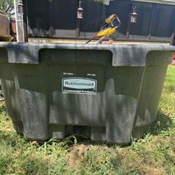 Rubbermaid Tank 