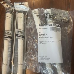 4 Midsize Grips. 2 Tour Wrap / 2 Super Stroke white