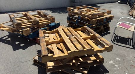Lot of Used Wooden Pallets pick up today or weekdays