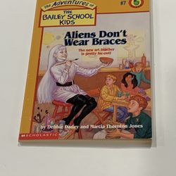 Aliens Don't Wear Braces (Bailey School Kids #7)