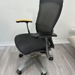 Curb Alert: Free Knoll Office Chair 