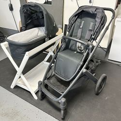 Late Late 2024 UPPAbaby Vista V2 (Jake) Stroller + Bassinet & Stand