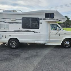 1991 Born Free President  Class C Motorhome built on the Ford E-350 chassis with 7.5L 460 V8, 4-speed automatic and dual rear wheels Fiberglass body 2