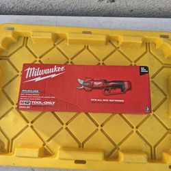 Milwaukee
M12 12V Cordless Brushless Pruner Shears (Tool Only)