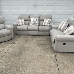 Free Delivery 🚚 beautiful light gray 3 piece couch set