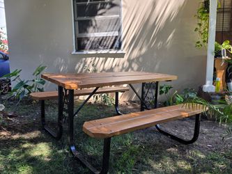 Picnic table