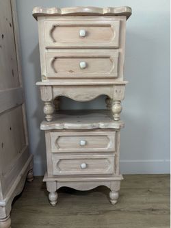 2 bed side tables