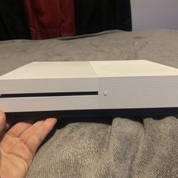 Xbox One S 1tb Perfect Condition W/2 Controllers And Headset