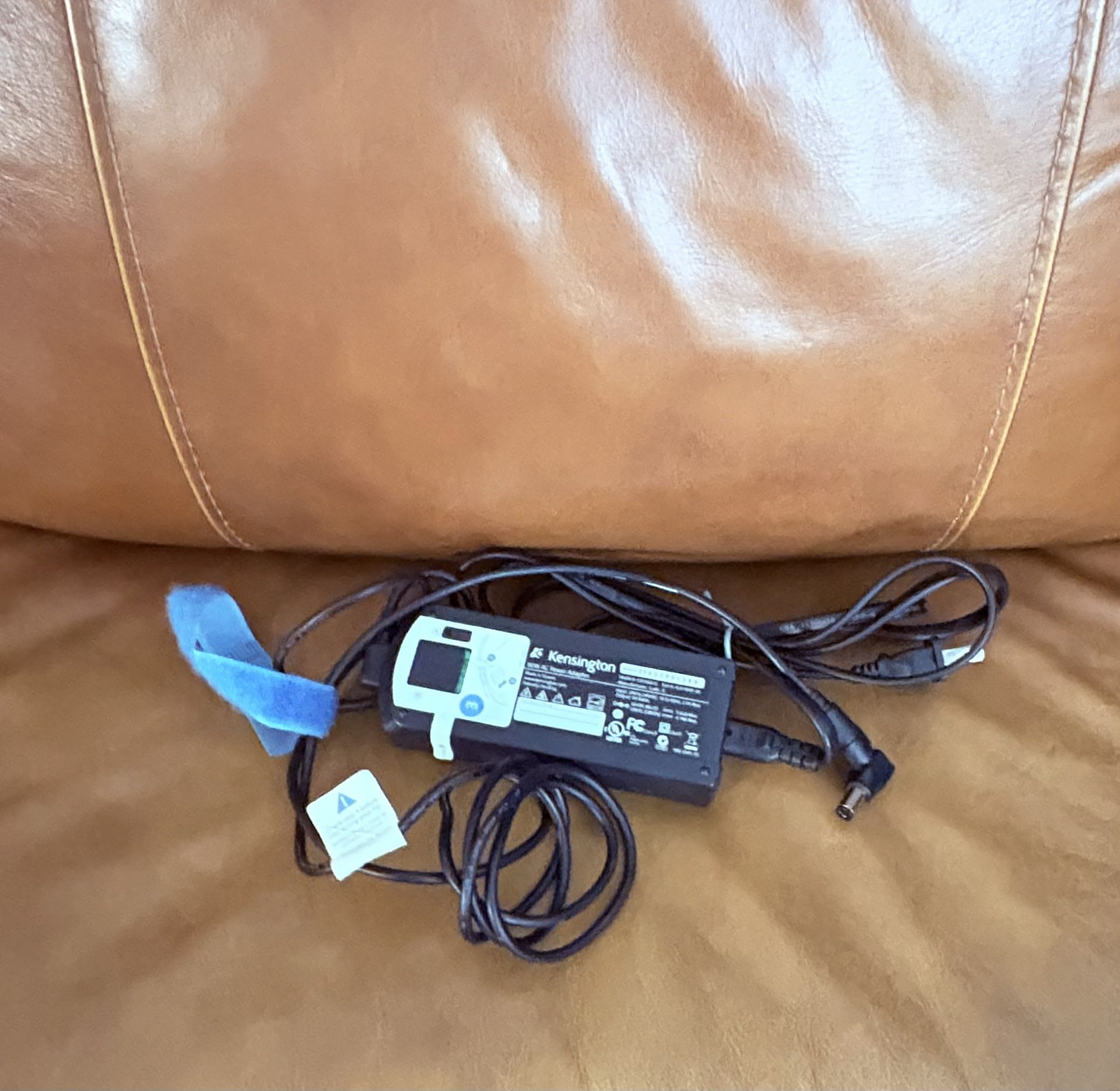 Kensington 90W AC Power Adapter.