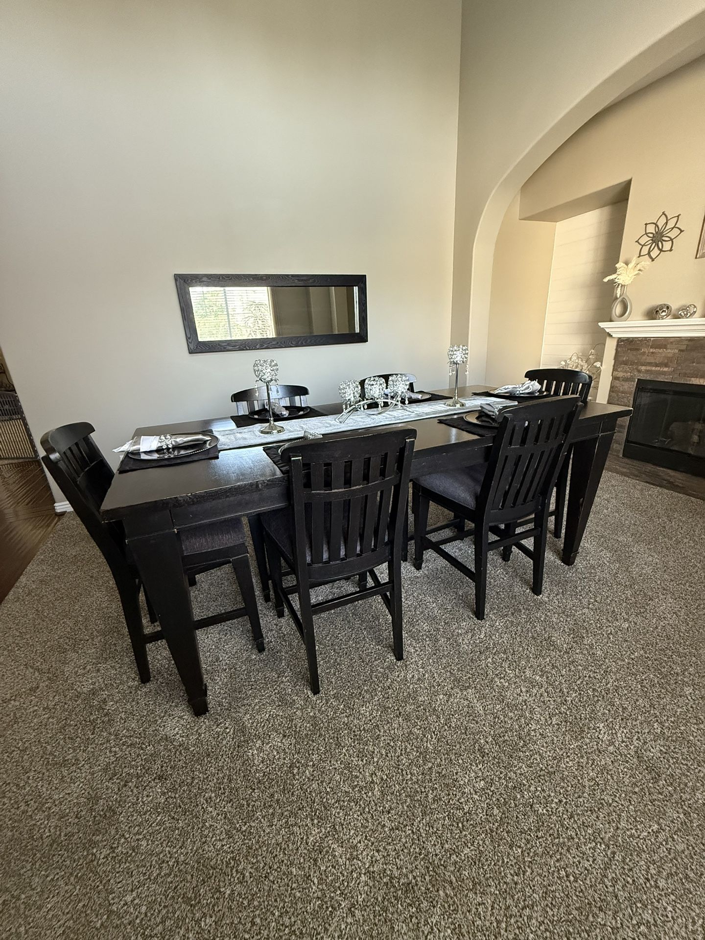 Beautiful Dining Table And Mirror