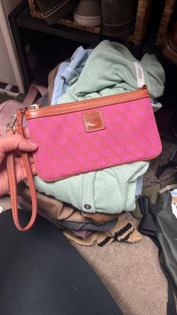 Dooney bourke Wristlet 