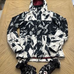 Roxy Jetty Block Snow Jacket in the "True Black Love Letter" colorway