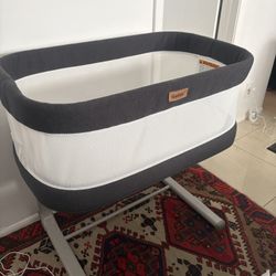 Electric Baby Bassinets Bedside Sleeper, Auto Rocking Bassinet with Comfy Mattress for Newborn
