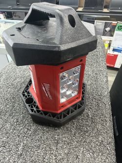 Milwaukee LED flood light