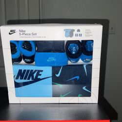 Nike 5 Piece Set 0-6 Months