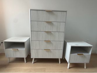 Bedroom Set – 2 Nightstands & Matching Dresser