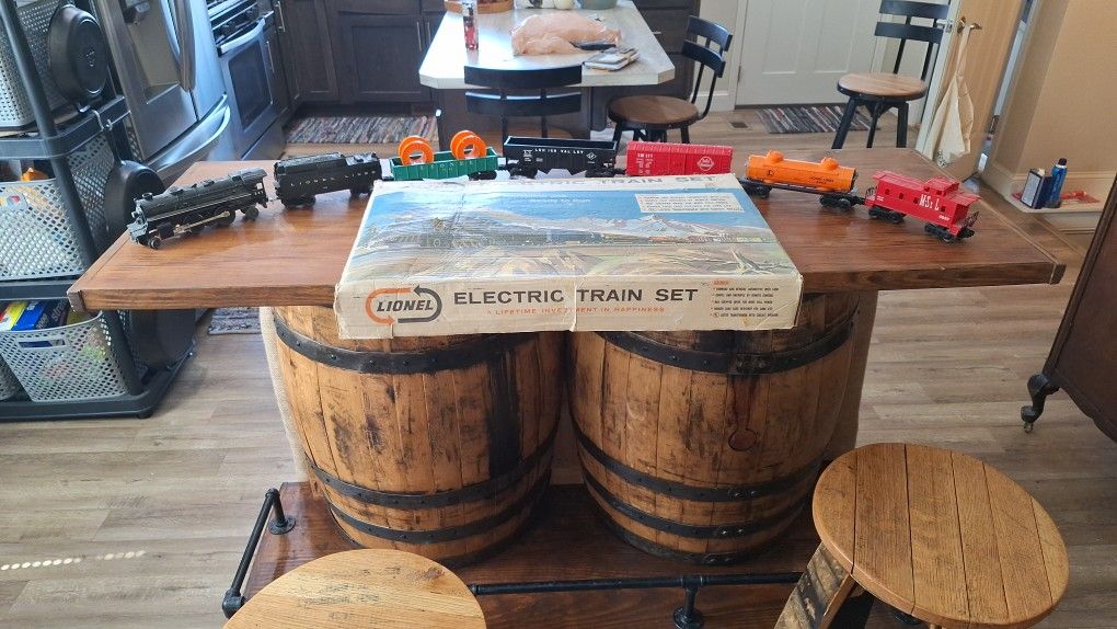 1966 Lionel No. 19516 Train Outfit