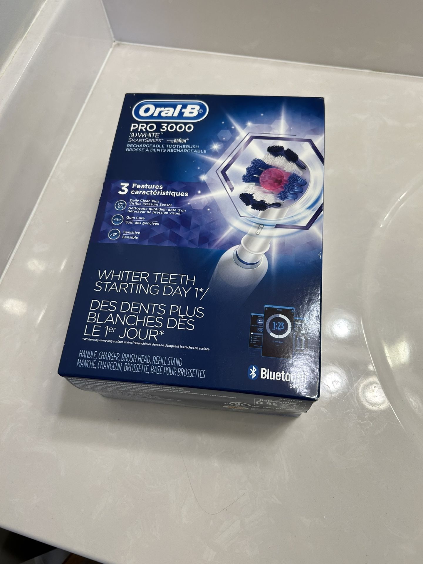 NEW Oral B Pro 3000 Rechargeable Electric Toothbrush