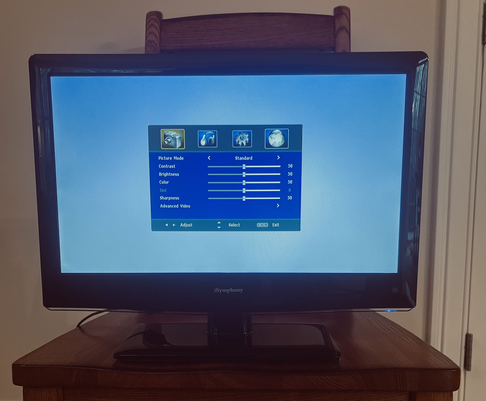 iSymphony 19" LED HDTV w/ Built-in DVD/CD Player