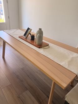 🟡 IKEA TABLE