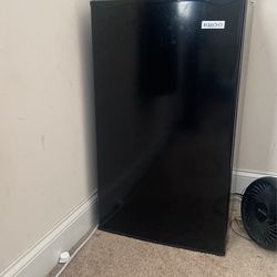 Igloo Mini Fridge (brand New)