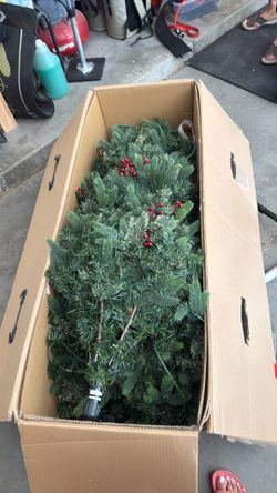 7.5 feet pre lit Christmas tree