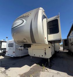 2016 Columbus by Palomino RV/ Fifth Wheel/ Travel Trailer